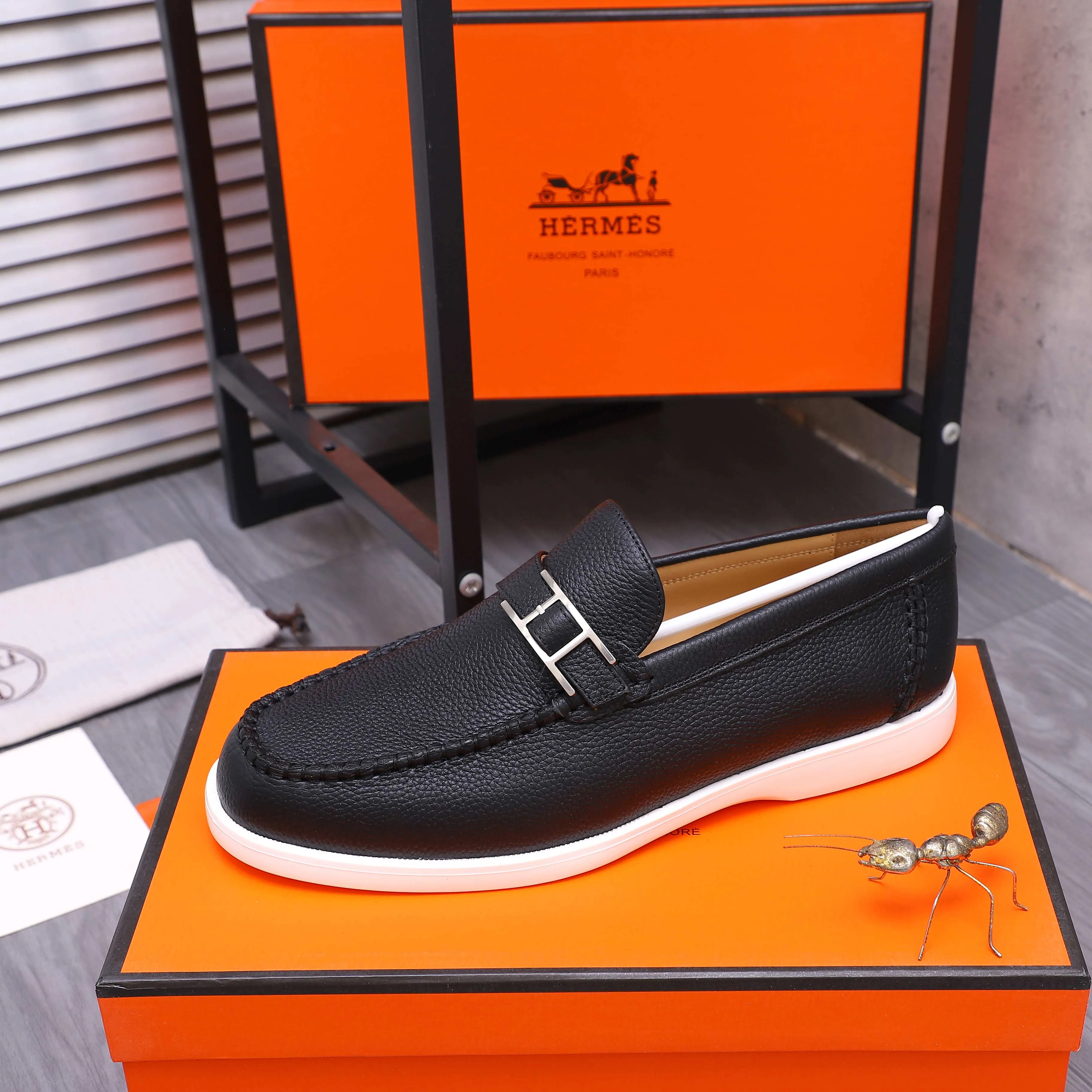 Men's shoes 💰p560 Product trademark: HERMES "Hermes" casual slip-on men's shoes. Regular size: 38-46 (45.46 is custom-made and non-returnable) Product materials: Selected pebbled cowhide upper, cowhide lining, original foam rubber ultra-light sole